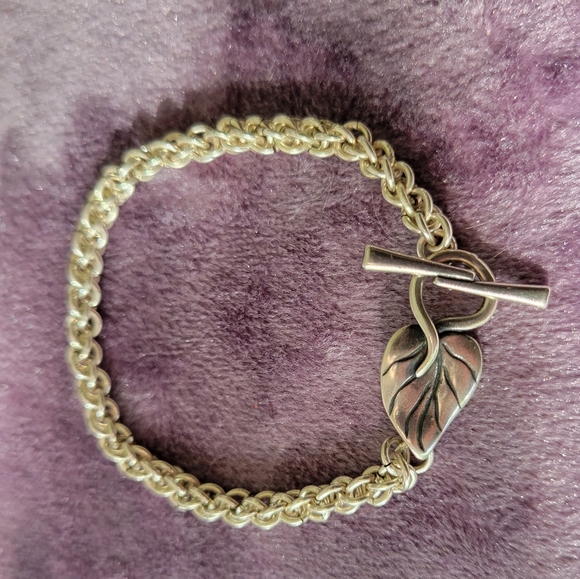 Sterling silver handmade bracelet with beautiful leaf closure. - Picture 3 of 7